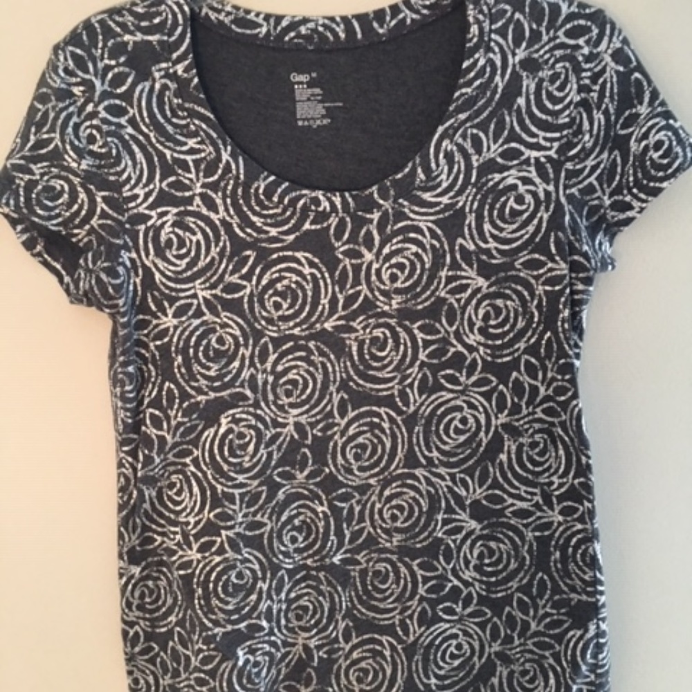 GAP Women's Gray & Silver Top Medium